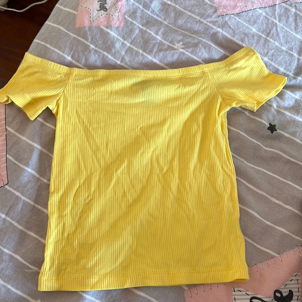 Forever 21 off she shoulder shirt. Never worn